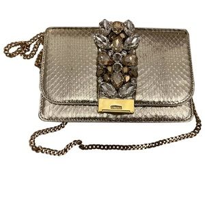 Beautiful pink and gold purse. Great for special occasions!